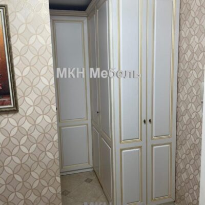 угловой классический шкаф