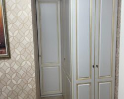 угловой шкаф в классическом стиле