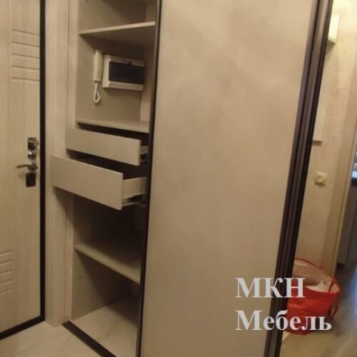 Встроенный 3х дверный шкаф купе под балку от мкн мебель