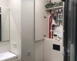 встроенный угловой шкафчик в ванную и туалет для коммуникаций на заказ от МКН МЕбель