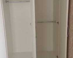 Белый встроенный шкаф на заказ наполнение секций МКН