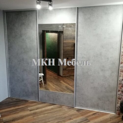 Встроенные шкафы купе с зеркалом в цвете бетон на заказ МКН Мебель