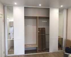 Встроенный белый шкаф купе под натяжной потолок от МКН Мебель