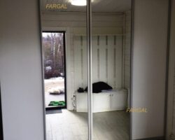 Встроенный зеркальный шкаф купе на заказ от МКН