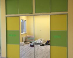 Встроенный шкаф купе в детскую на заказ от МКН Мебель