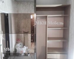 Встроенный шкаф купе с бронзовыми зеркалами с тонкими профилем от МКН Мебель