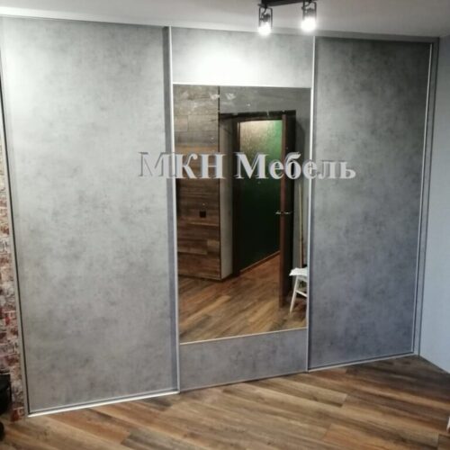 Встроенный шкаф купе с зеркалом в цвете бетон на заказ МКН Мебель