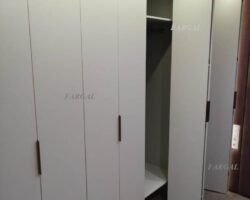 Встроенный шкаф со складными дверями на заказ от МКН МЕбель