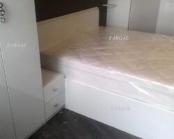 Кровать глянцевая белая с подъёмным механизмом МКН Мебель