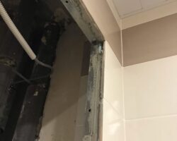 Откос ниши шкафчика в туалете как не надо делать