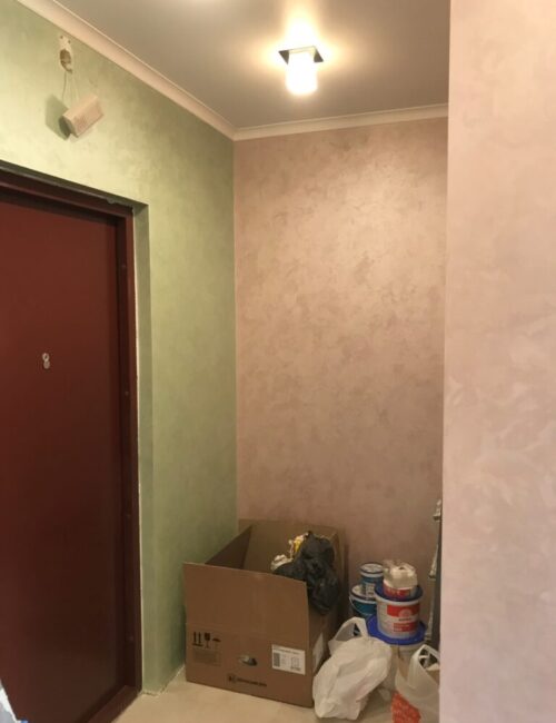 Фото с установки шкафа в прихожей МКН Мебель