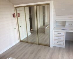 Шкаф купе зеркальный под скос на мансарду МКН Мебель