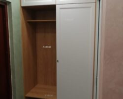 Шкаф прихожая с белыми матовыми крашенными фасадами на заказ от МКН Мебель