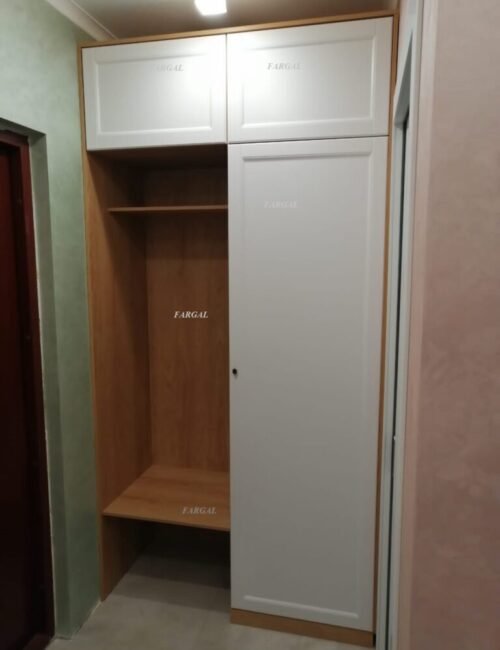 Шкаф прихожая с белыми матовыми крашенными фасадами на заказ от МКН Мебель