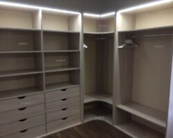 Шкафы и полки для гардеробных на заказ от МКН Мебель