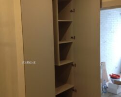 встроенный стеновой хозяйственный шкаф в прихожую на заказ МКН МЕбель