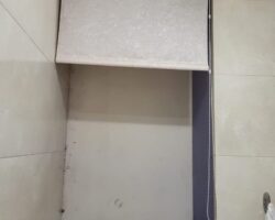 ниша в туалете над инсталляцией
