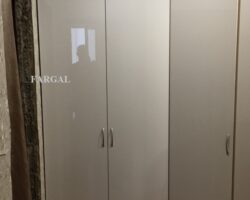 шкаф в прихожую со скосом на проходе от МКН Мебель