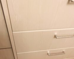 шкаф купе по центру с витриной МКН Мебель