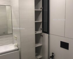 угловой встроенный стеновой шкафы для ванной для коммуникаций на заказ от МКН МЕбель